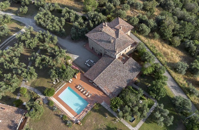 Apartment in Stone House in Umbrian Countryside with Pool