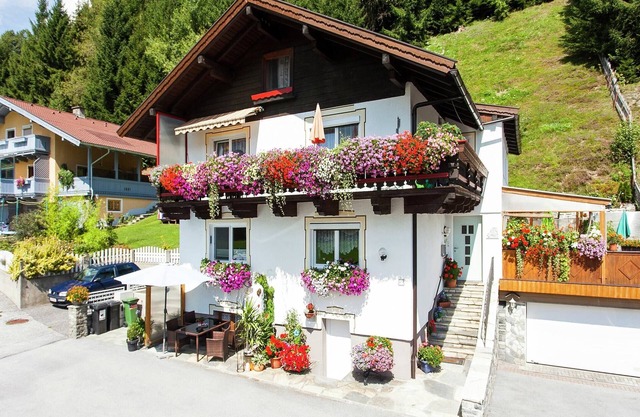 Apartment in Stuhlfelden near Ski Lift