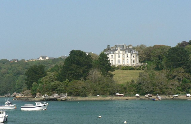 APARTMENT IN THE CASTLE OF LOCQUERAN