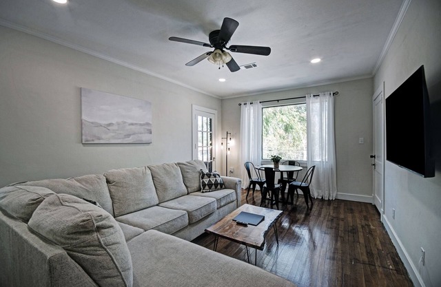Apartment in the Heart of Historic Clinton
