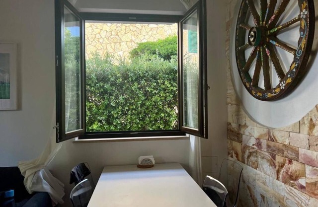 Apartment in villa facing the sea and direct access to Cala Rossa trail surrounded by green nature of the Mediterranean.