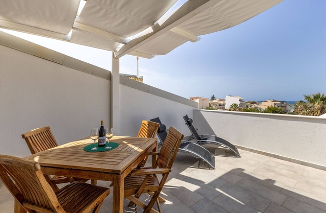 Apartment 'Appartamento Sole' with Sea View, Wi-Fi and Air Conditioning