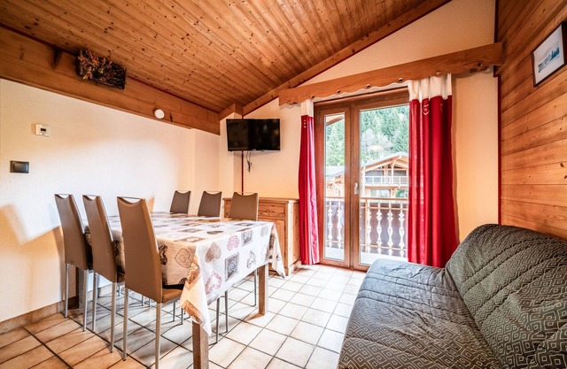 Apartment 'Le Chamois De Bronze - 6 People' with Mountain View, Balcony and Wi-Fi