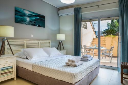 Apartment Lilly, apartment with communal pool, 10 meters from sea