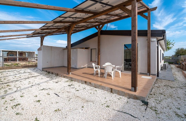 Apartment 'Limone' with Private Terrace, Wi-Fi and Air Conditioning