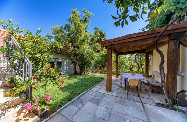 Apartment Magazini - Comfy Two Bedroom Apartment with Balcony