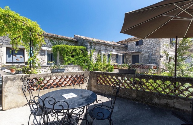 Apartment 'Micocoulier De La Maréchale' with Mountain View, Shared Pool and Wi-Fi
