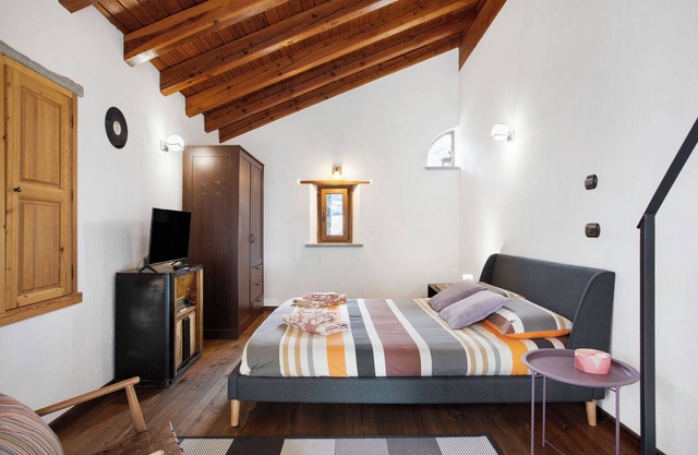 Apartment 'Mini House' with Mountain View, Private Terrace and Private Garden