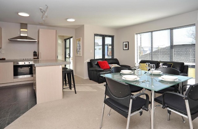 Apartment near Hagley Park with Secure Entry- Carlton Villa 3