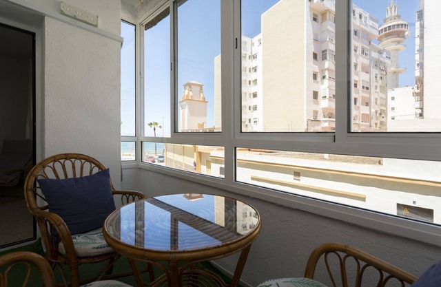 Apartment next to the sea, with views from living room and terrace, including private parking
