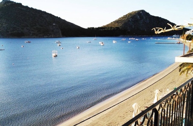 Apartment one breath from the sea in Tolo!5 meters from the sea,free sunbeds!