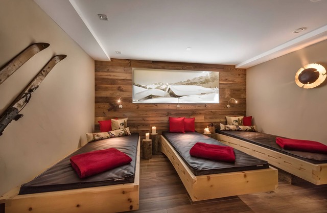 Apartment 'One Bedroom - 305' with Mountain View, Shared Pool and Wi-Fi