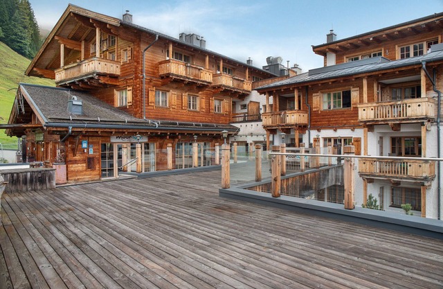 Apartment 'Panorama Chalets Am Pass Thurn' with Mountain View, Private Terrace and Wi-Fi