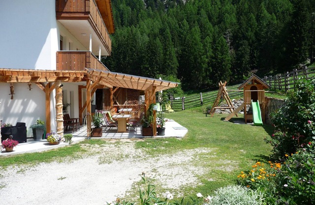 Apartment 'Pirchahof Waldruhe' with Mountain View, Shared Terrace and Wi-Fi