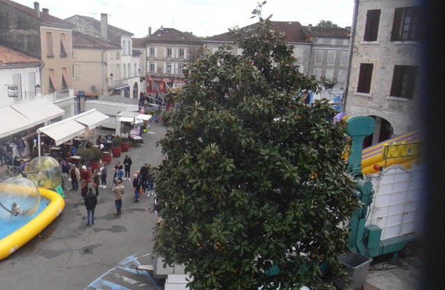 Apartment place de la Mairie
