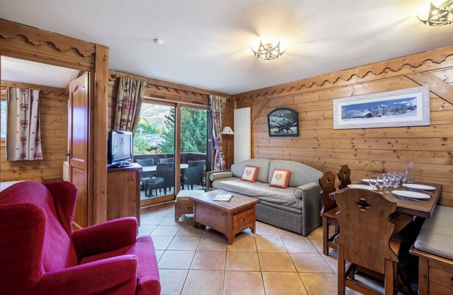 Apartment Raffort 1 - Two Bedroom Villa, Sleeps 4