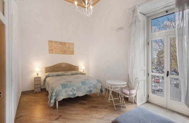 Apartment 'Romantico Monolocale In Pieno Centro' with Balcony, Wi-Fi and Air Conditioning