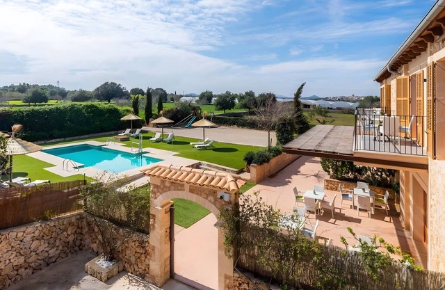 Apartment 'S Hort Can Capità Familiar Terraza 4' close to the Sea with Shared Pool & Wi-Fi