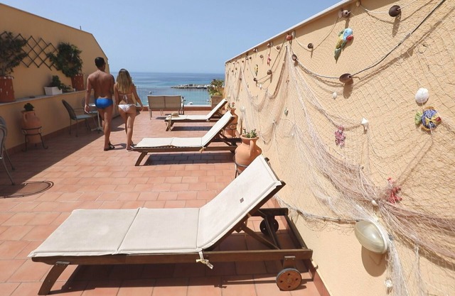 Apartment sleeps 2 or 4 Sea area (Sferracavallo/Mondello) in Palermo