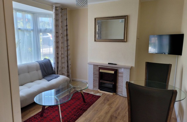 Apartment - Sleeps 2 - Parking