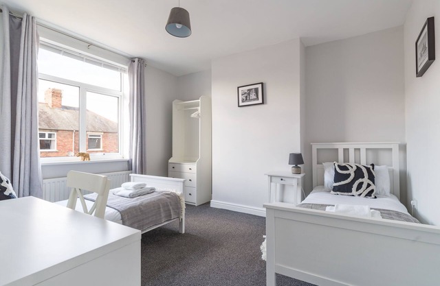 Apartment - Sleeps 3 - Pet Friendly - Parking