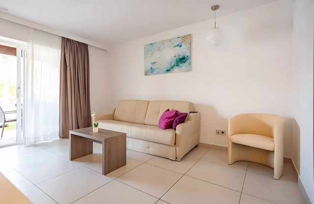 Apartment 'Standard 16' with Shared Pool, Wi-Fi and Air Conditioning