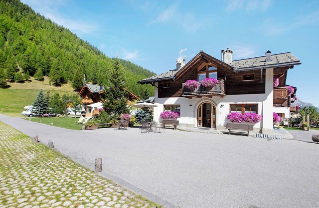 Apartment 'Stella Alpina Camping Stella Alpina' with Mountain View, Shared Garden and Wi-Fi