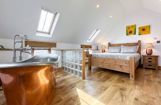 Apartment Style Barn with Balcony, Sea and Countryside Views