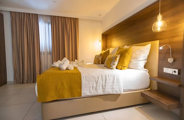 Apartment 'Suite 2' in a Hotel with Shared Pool, Wi-Fi and Air Conditioning