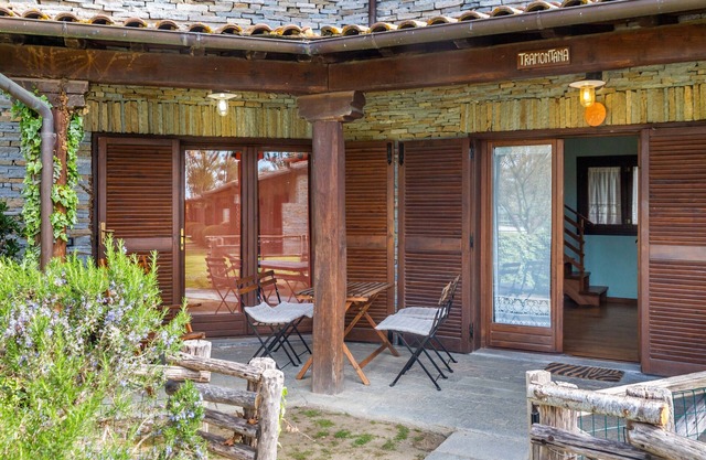 Apartment 'Tramontana' with Shared Pool, Private Terrace and Air Conditioning