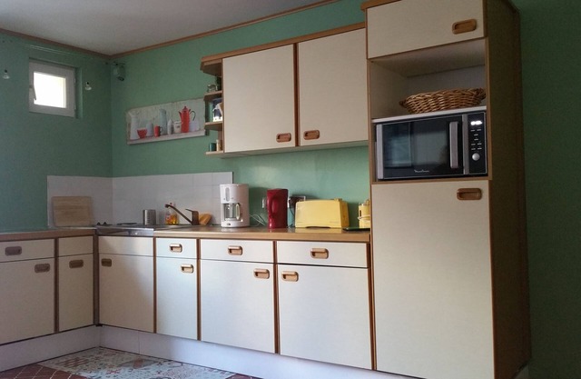 Apartment type F2 with 1 bedroom and a living room, adjoining courtyard.