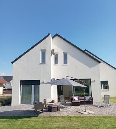 Apartment Vadrózsa, Privatgarten mit Seeblick