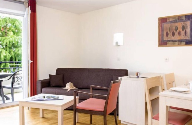 Apartment Villa du Lac (DLB101) in Divonne-Les-Bains - 4 persons, 1 bedrooms