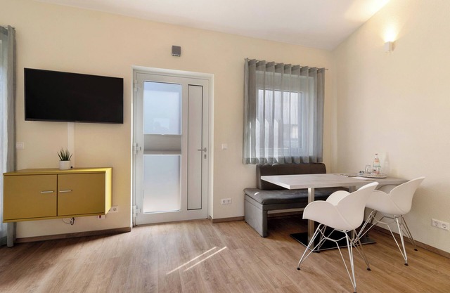 Apartment 'Weißer Rain' with Wi-Fi