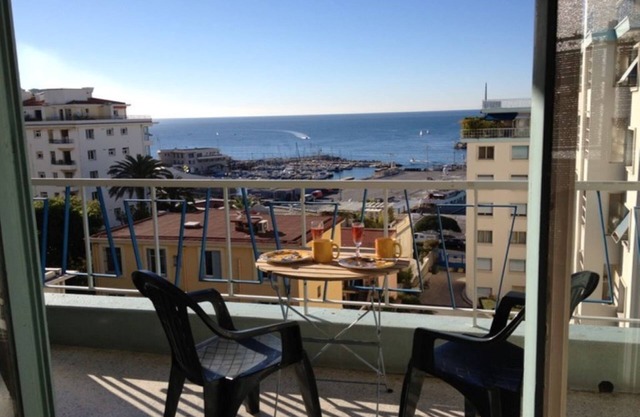 Apartment with a beautiful view in the Port !