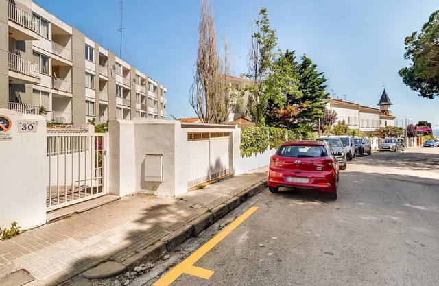 Apartment with terrace on the beach 10min train