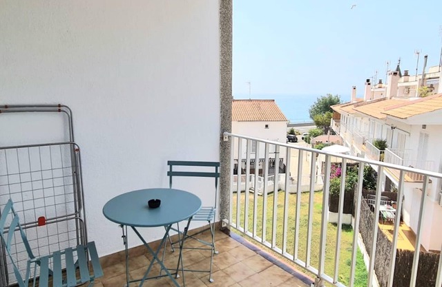 Apartment with terrace 100m beach