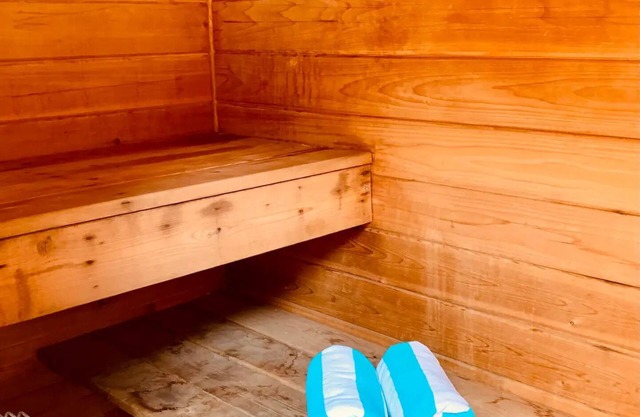 Apartment with Hot Tub and Sauna Near UM/Downtownnn