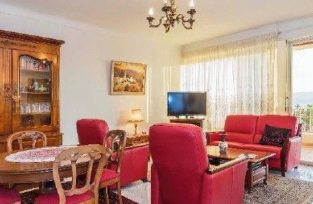 Apartment with large terrace and sea view 90 m2 Pets allowed
