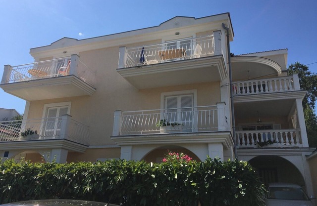 Apartment with loggia and fantastic sea view and close to the beach