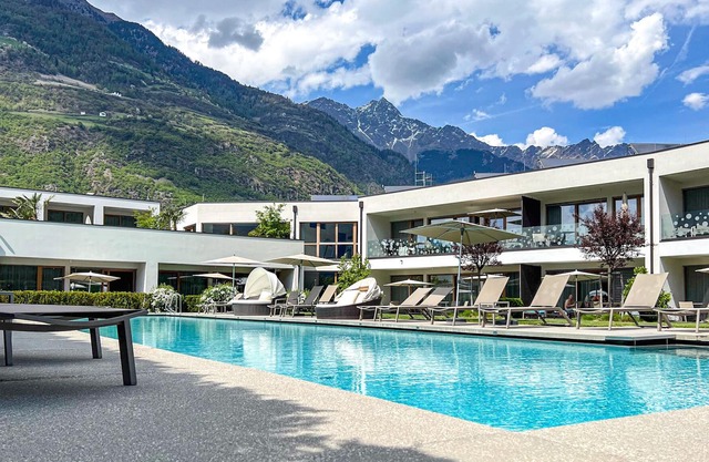 Apartment with pool view