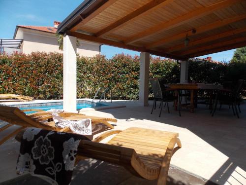 Apartment with private pool