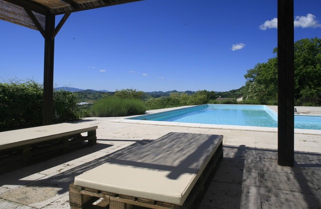 Apartment with swimming pool, near Urbino/Gubbio/Mare discount by December
