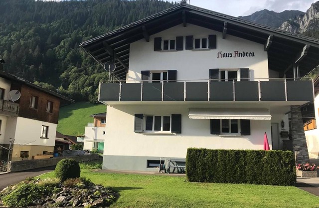 Apartment with terrace surrounded by mountains