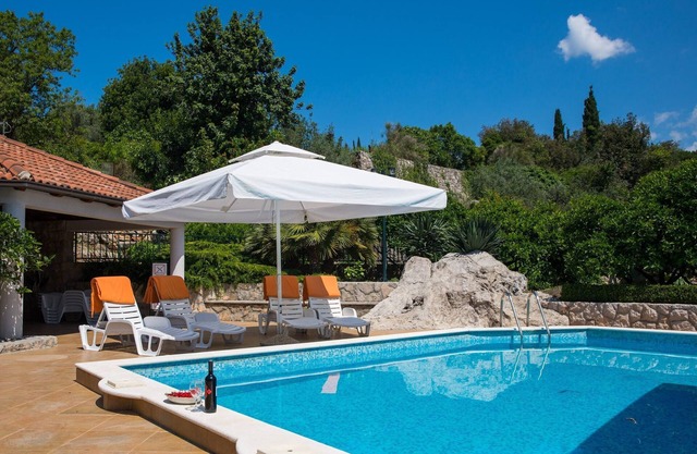 Apartment with terrace and pool