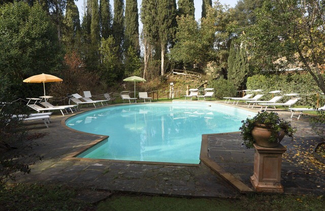 Apartment with WIFI, private pool, A/C, TV, veranda, pets allowed, parking, close to Montepulciano