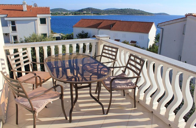 Apartments 4 Dolphins Rogoznica - Central Dalmatia