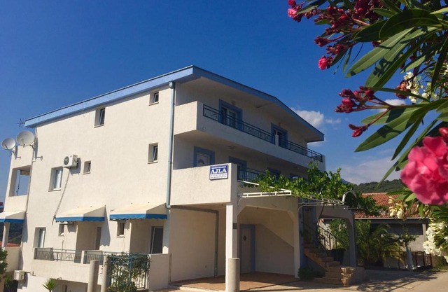 Apartments Ajla