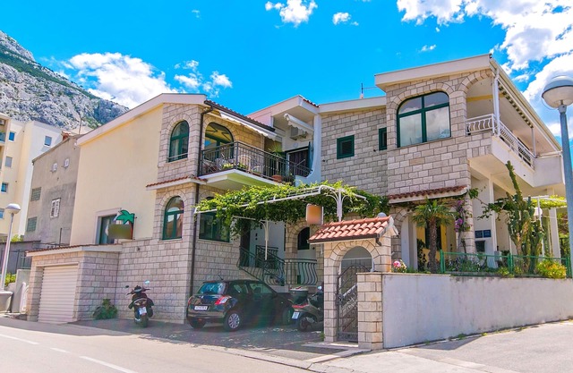 Apartments and rooms Palmina, (15293), Makarska, Croatia