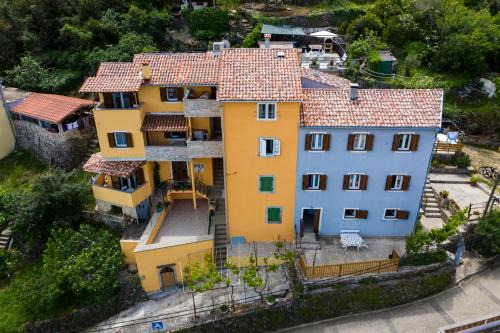 Apartments and rooms Roberto B.